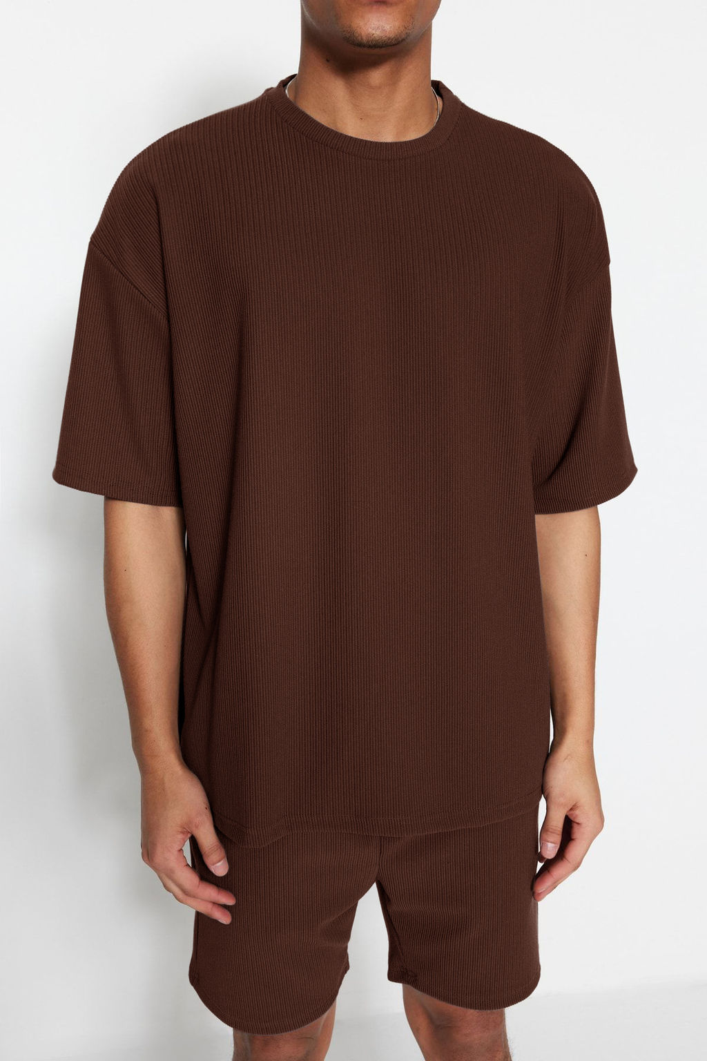 TRENDYOL MAN Kahverengi Premium Oversize Bisiklet Yaka K?sa Kol Dokulu K?r?smaz Ottoman T-Shirt TMNSS23TS00081 - Trendyolmilla фото 41