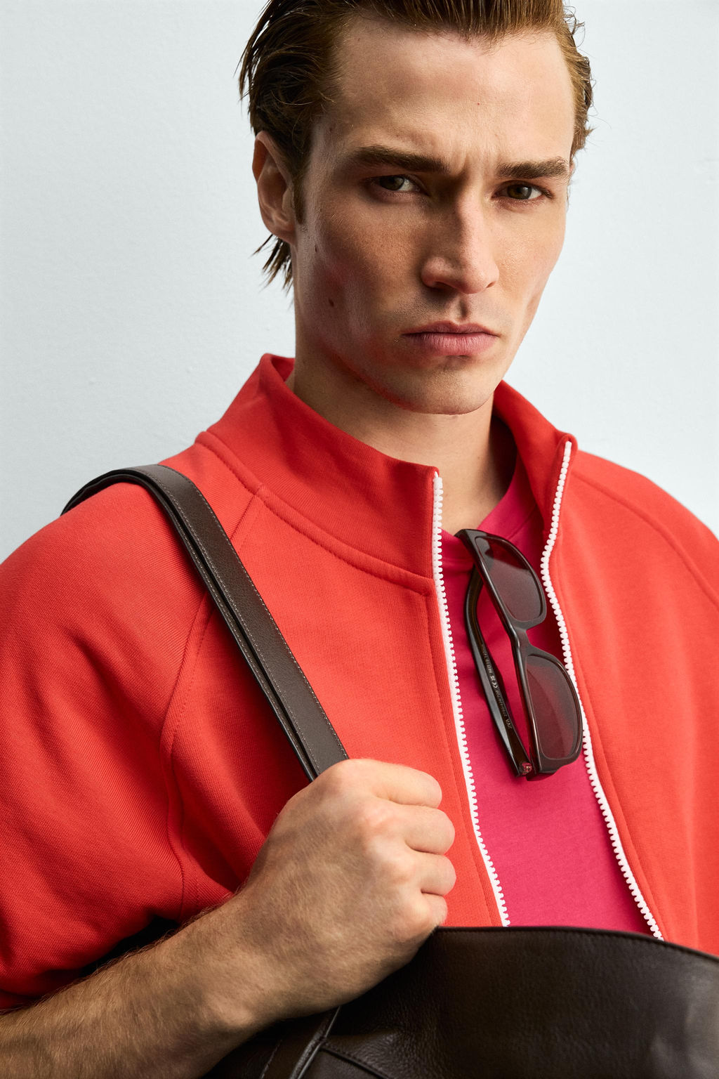 SUDADERA RELAXED FIT CREMALLERA CONTRASTE / Rojo - Zara фото 5