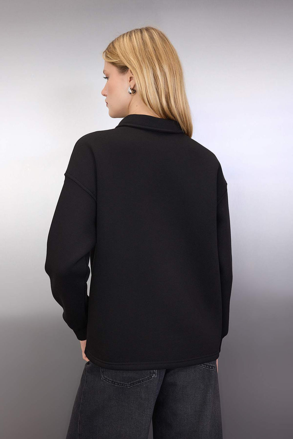 Siyah Yakas? Tas Detayl? Oversize/Genis Kal?p Orme Sweatshirt TWOAW26SW00121 - Trendyolmilla фото 5