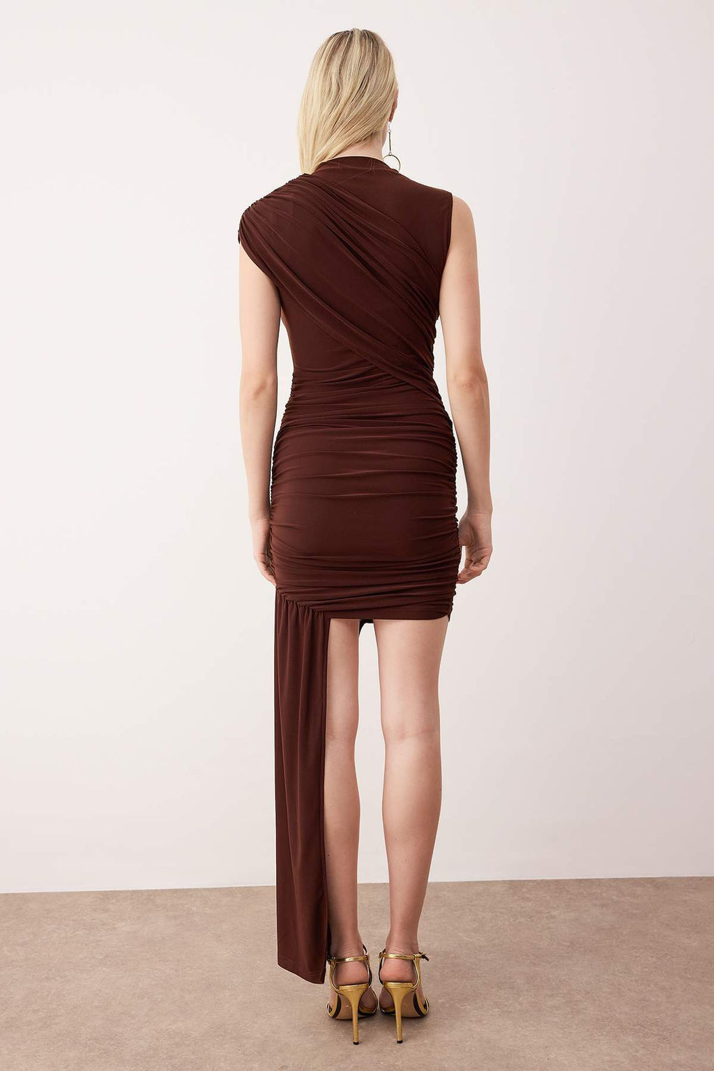 Kahverengi Duz Orme Sandy K?sa / Mini Astars?z S?k/Gece Elbise TPRSS25EL00324 - Trendyolmilla фото 4