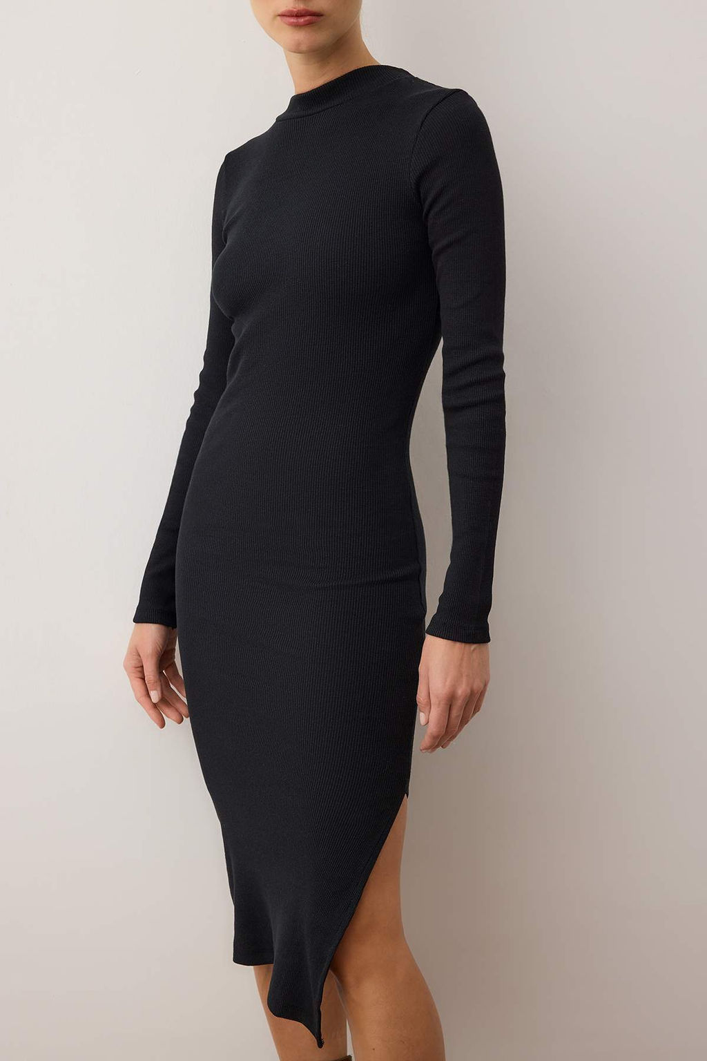 Siyah Vucuda Oturan Y?rtmacl? Bisiklet Yaka Midi Fitilli Esnek Orme Kalem Elbise TWOAW21EL0135