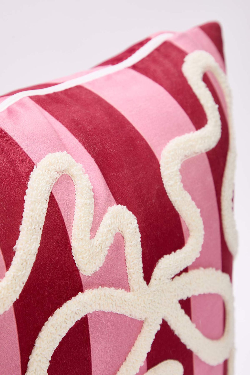 Tekli Cizgili Fiyonk Punch Detayl? K?rlent K?l?f? 45x45cm TPHAW26KKK00003 - Trendyolmilla фото 4