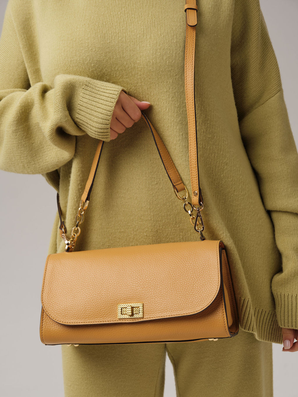 Кожаная сумка Azaro 30726 нюдовый