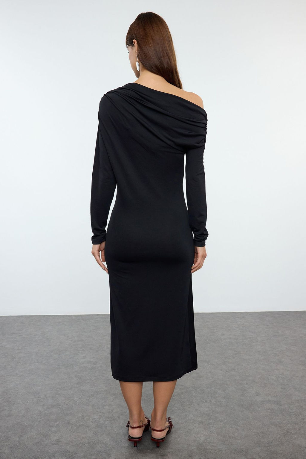 Siyah Fitted/Vucuda Oturan Asimetrik Yaka Midi Orme Elbise TWOAW25EL00457 - Trendyolmilla фото 5