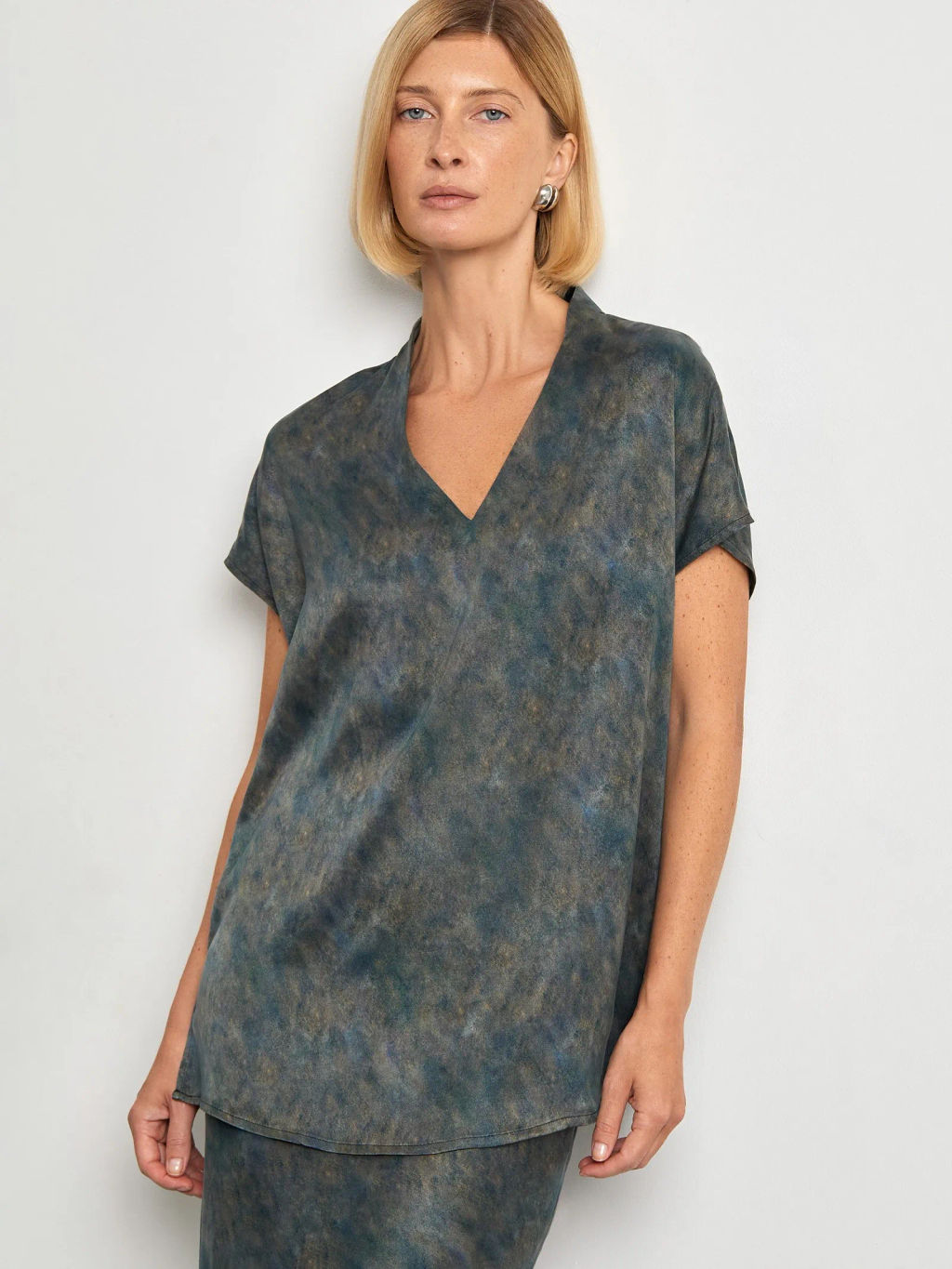 Блузка с V-образным вырезом - Emka фото 3