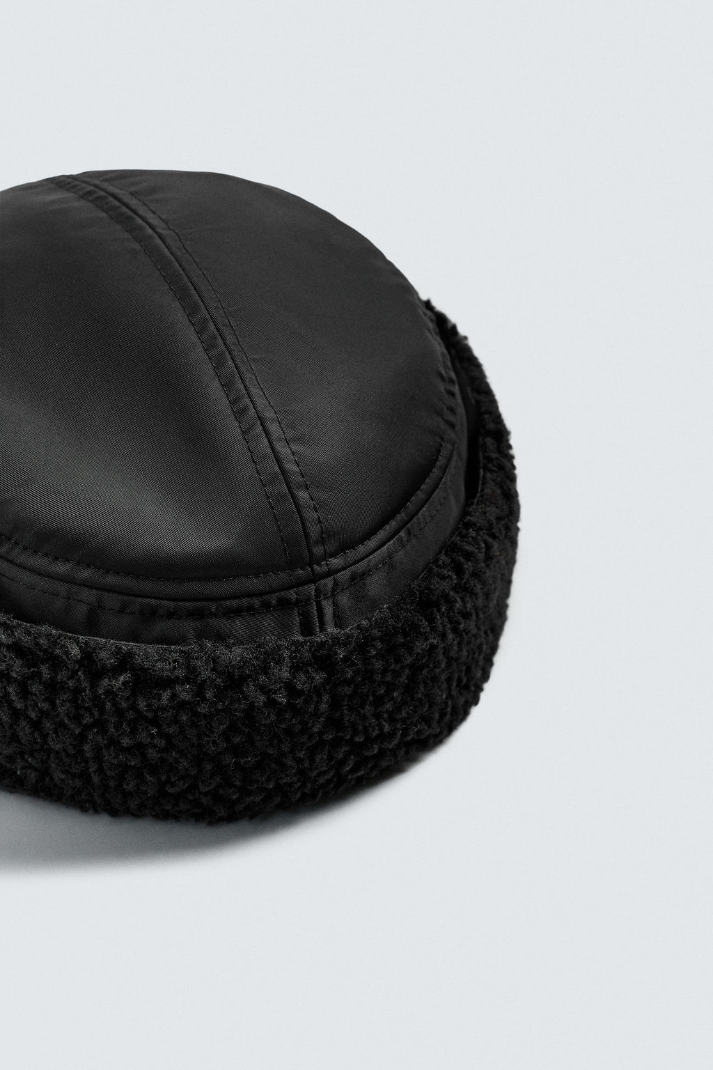 GORRA T?CNICA OREJERAS BORREGUILLO / Negro - Zara фото 5