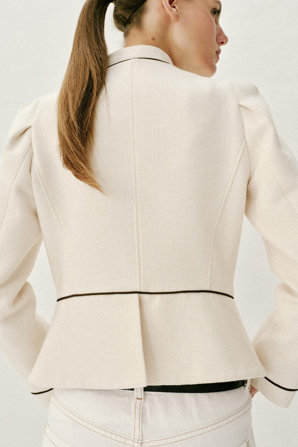 BLAZER ENTALLADA VIVOS CONTRASTE / Crudo - Zara фото 4