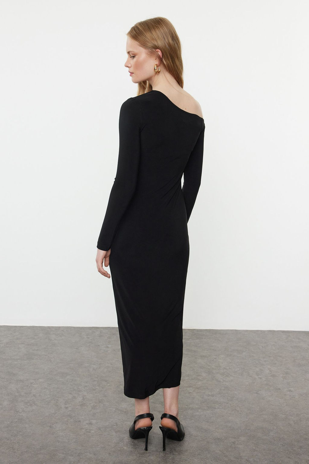 TRENDYOLMILLA Murdum Duz Asimetrik Yaka Detayl? Vucuda Oturan Esnek Maxi Orme Elbise TWOAW25EL00106  фото 5