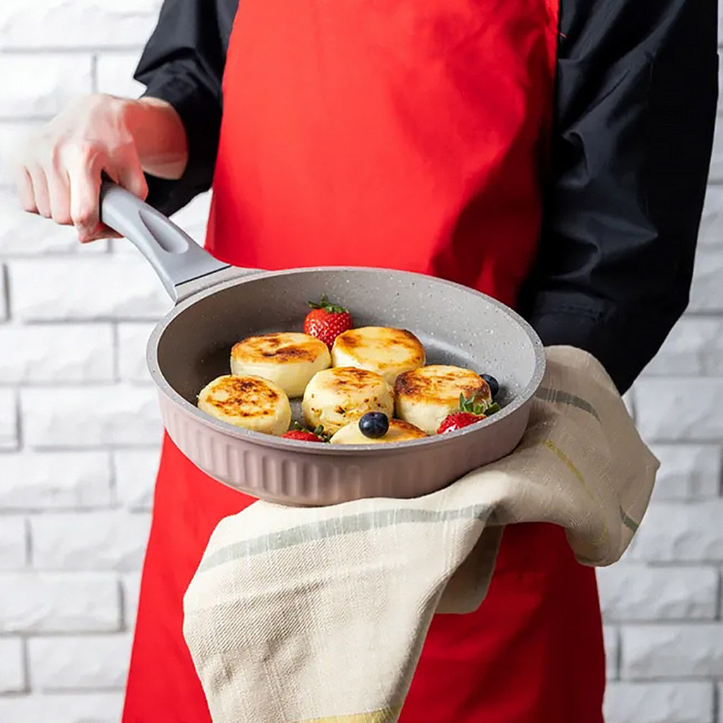 Сковорода с тефлоновым покрытием д28см Stella, h6,5см, s0,32см, дно д26см, s0,4см, ручка из термостойкого пластика (Россия) - Домашняя мода фото 7