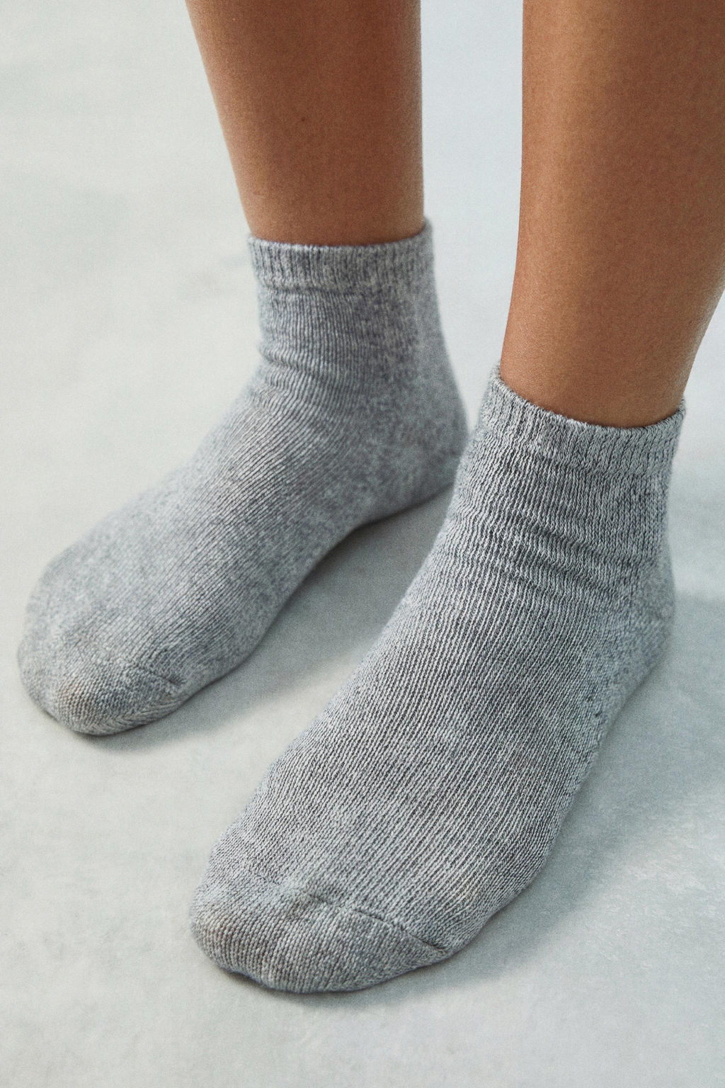 PACK CUATRO CALCETINES CORTOS LISOS / Gris - Zara фото 9