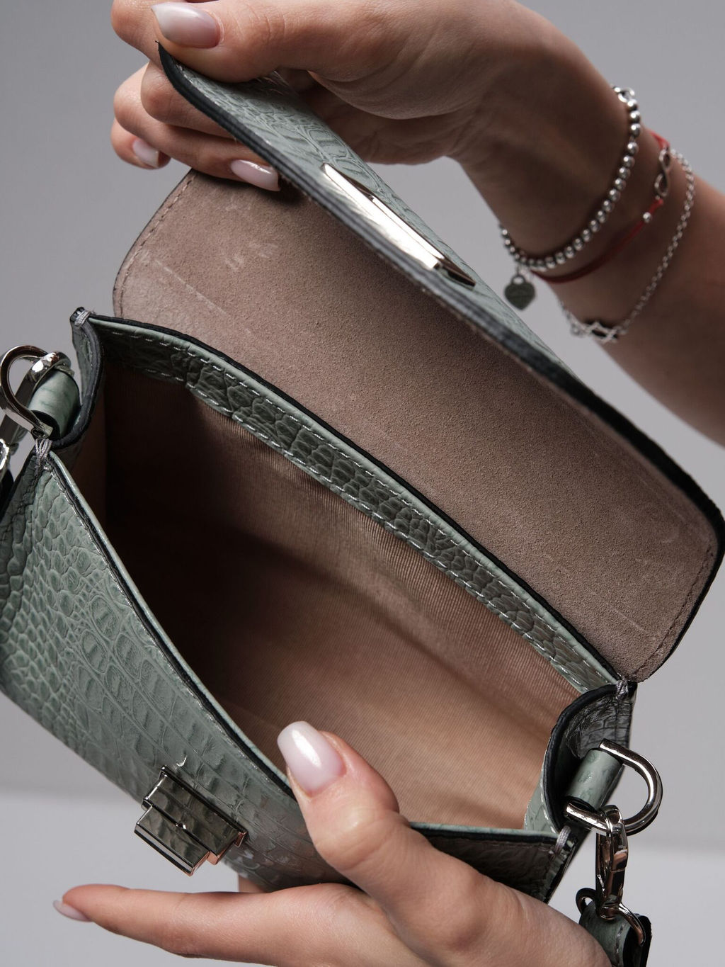 Сумка кожаная на плечо Deboro 31033 серо-зеленый