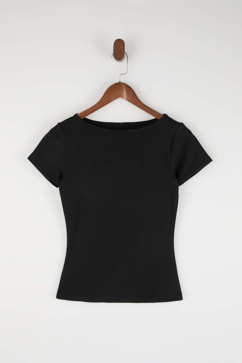 Wardrobe Essentials-Siyah Fitted/Vucuda Oturan Kay?k Yaka K?sa Kollu Orme T-Shirt TWOSS26TS00070