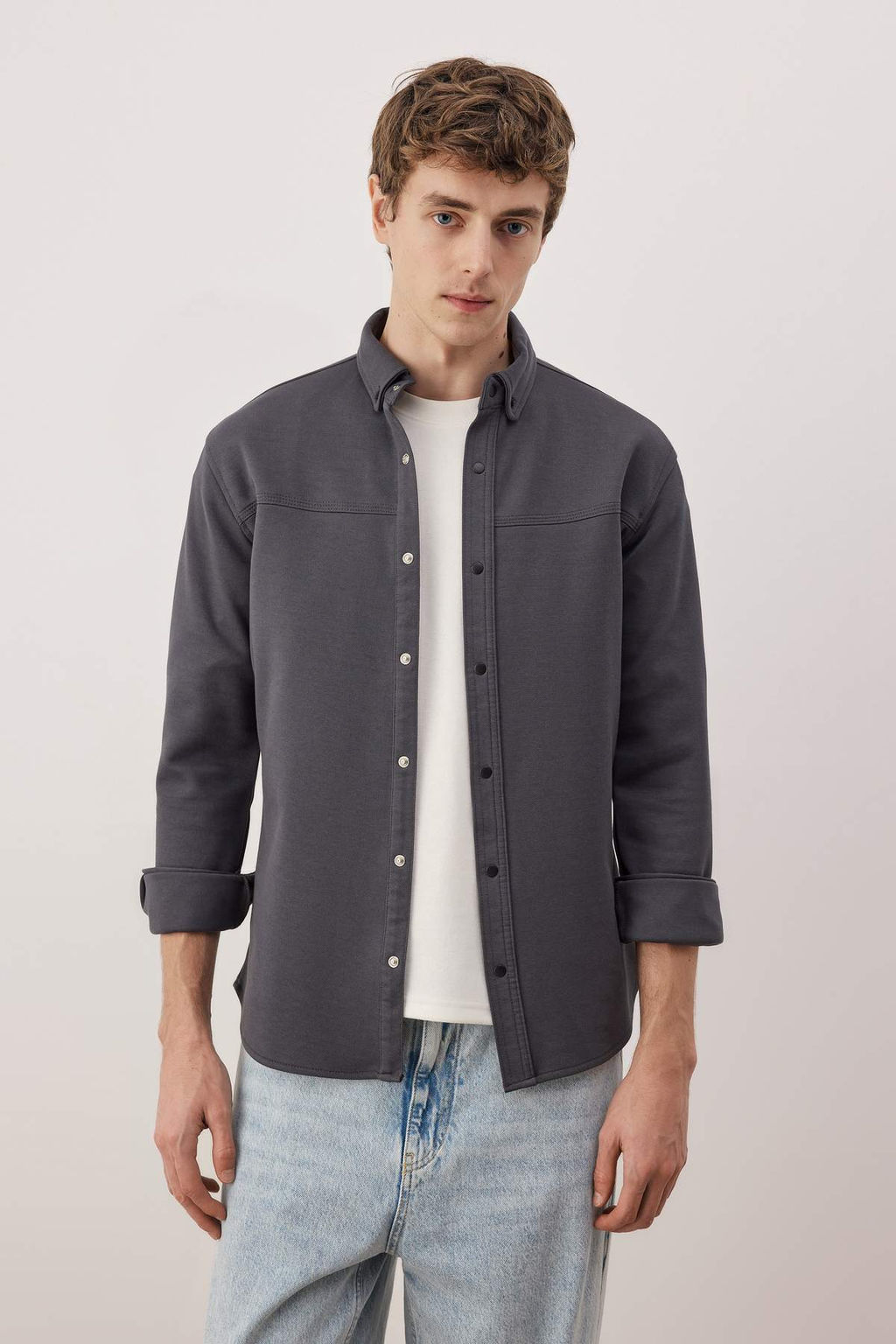 Antrasit Regular Fit Dokulu Erkek Gomlek TMNAW26GO00023