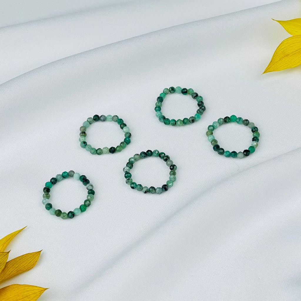 Кольцо на резинке из зеленого Берилла 17 р.