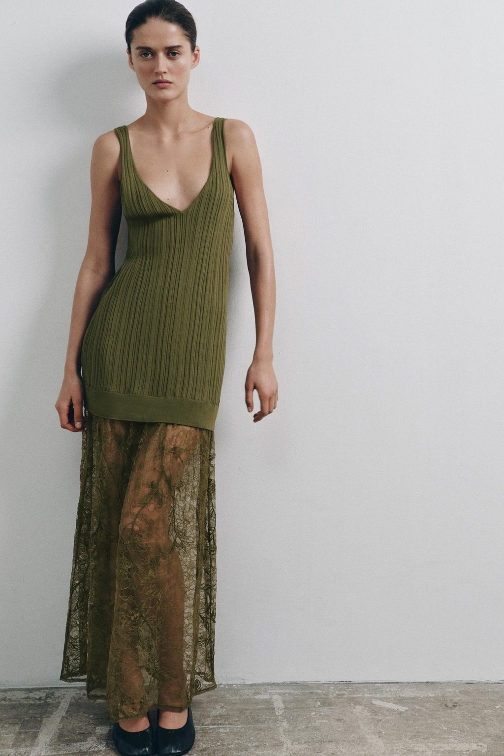 VESTIDO MIDI PUNTO ENCAJE / Verde - Zara фото 3