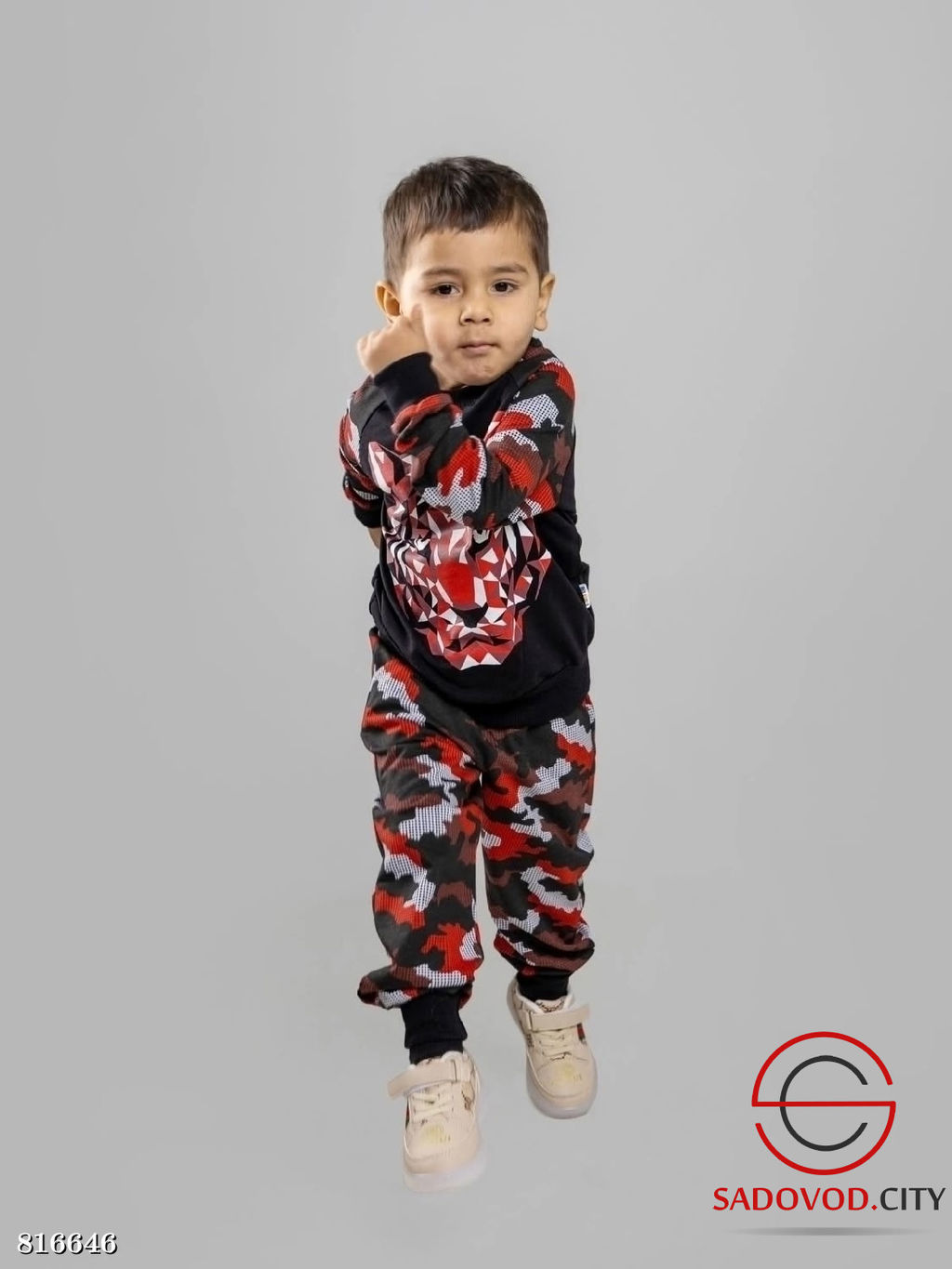 Костюм для мальчика с рисунком