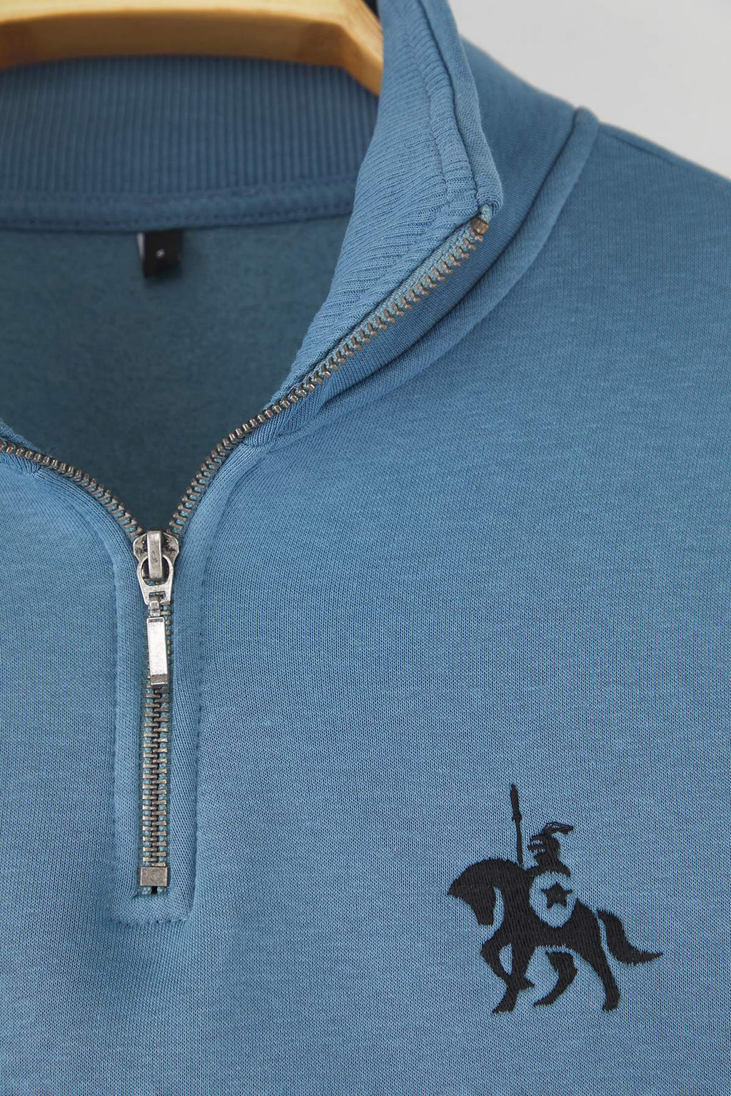 Mavi Regular/Normal Kesim Dik Yaka Fermuarl? Pamuklu At Nak?s Ici Polarl? Sweatshirt TMNAW24SW00041