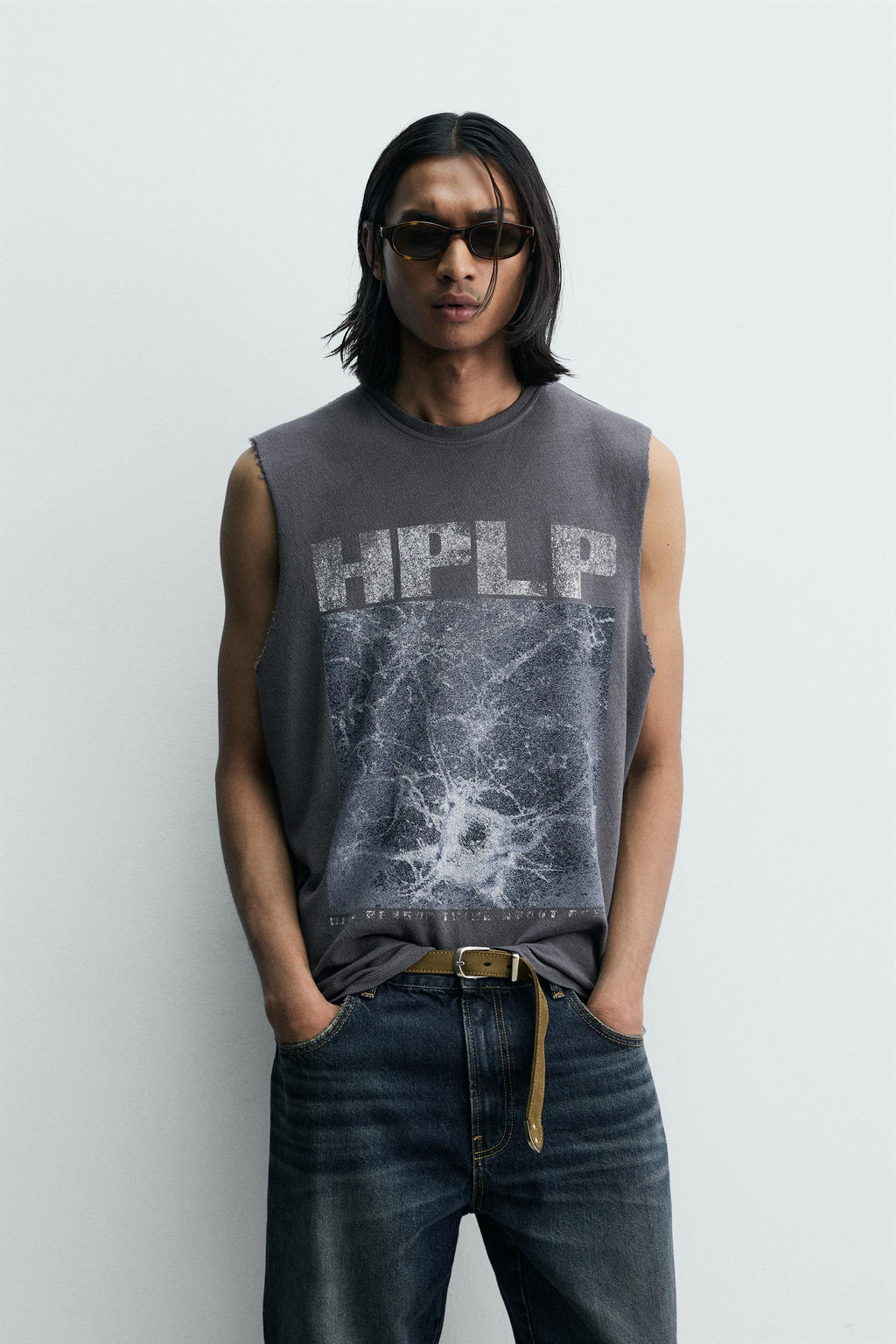 CAMISETA TANK PUNTO LAVADO ESTAMPADO / Gris azul