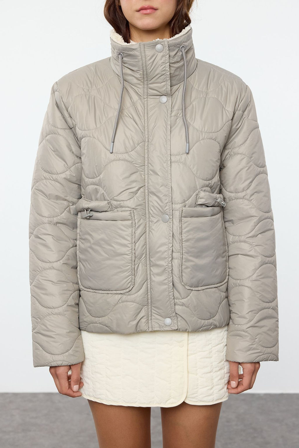 TRENDYOLMILLA Gri Regular Kal?p Dik Yaka Kapitone Mont TWOAW25MO00175  фото 3