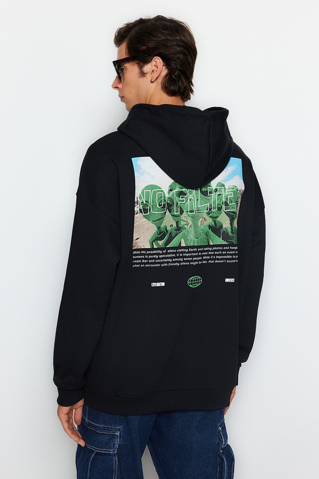 Siyah Oversize/Genis Kesim Kapusonlu Uzay Bask?l? Ici Polar/S?cak Tutan Sweatshirt TMNAW24SW00095