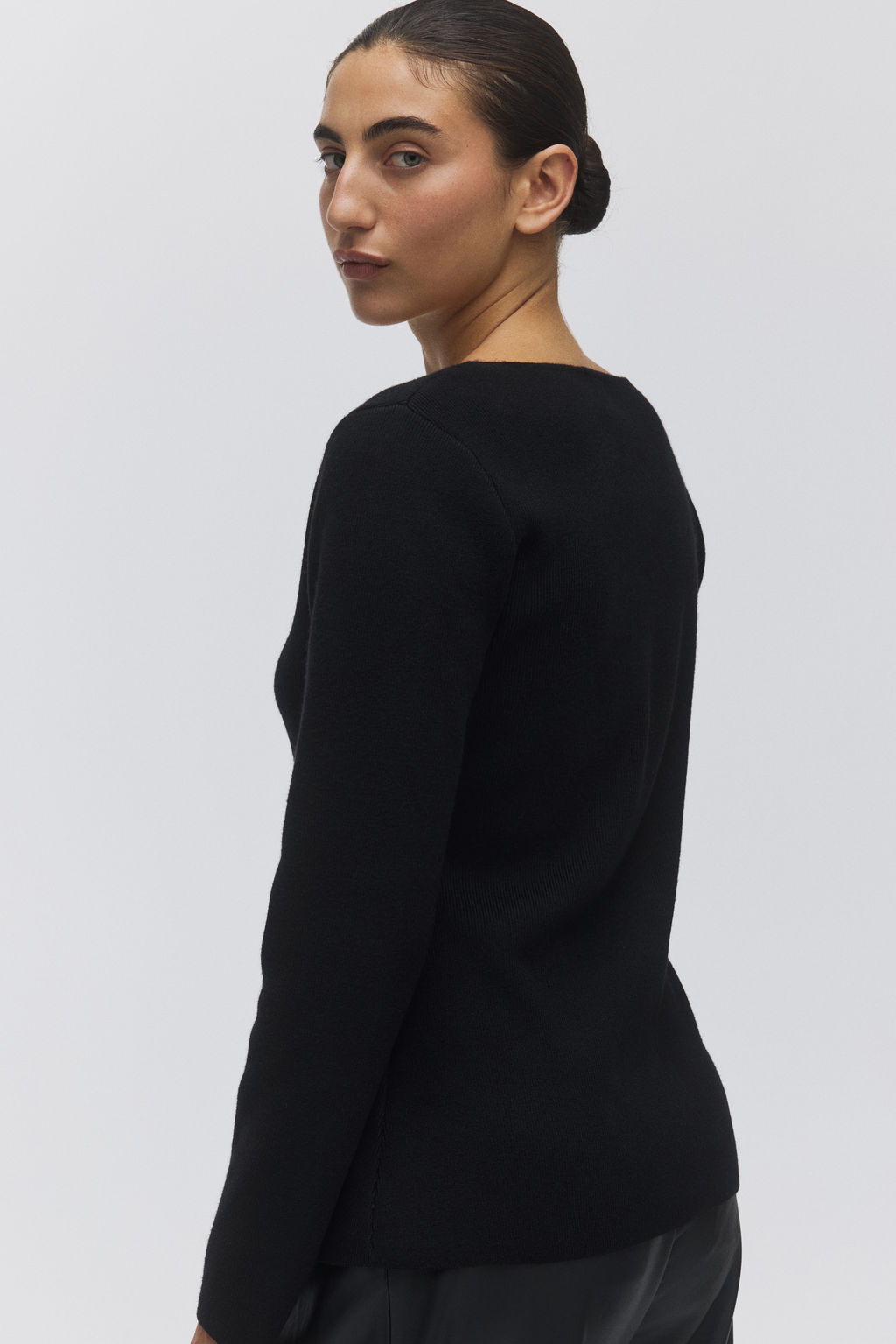 C?rdigan en punto acanalado con escote en U - H&m фото 5