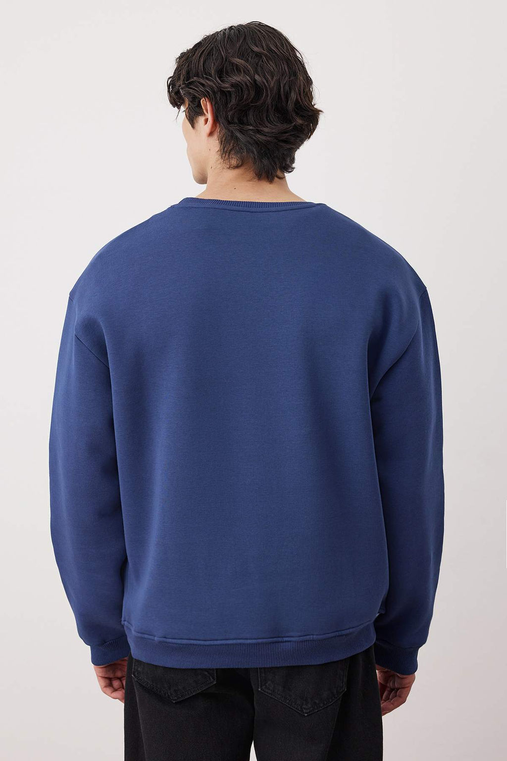 Lacivert Oversize/Genis Kesim Pamuklu Basic Ici Polarl? Kal?n Sweatshirt TMNAW25SW00011