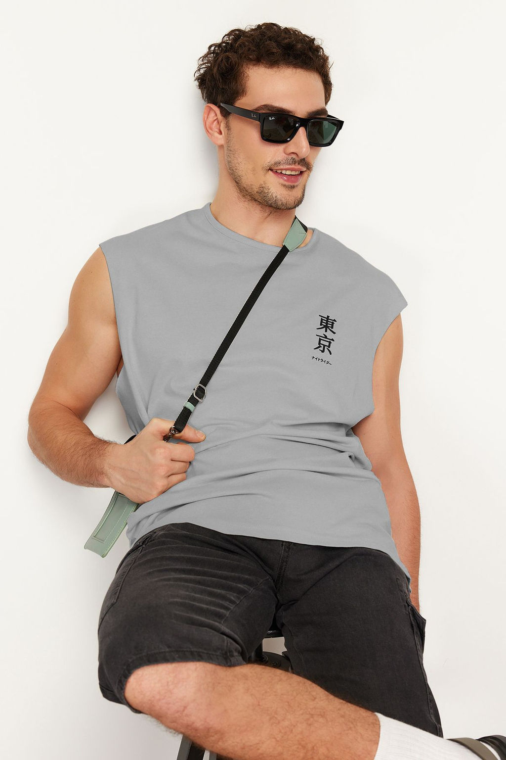 TRENDYOL MAN Gri Oversize Fit Uzak Dogu Bask?l? Atlet-T-Shirt TMNSS23AL00007 - Trendyolmilla фото 2
