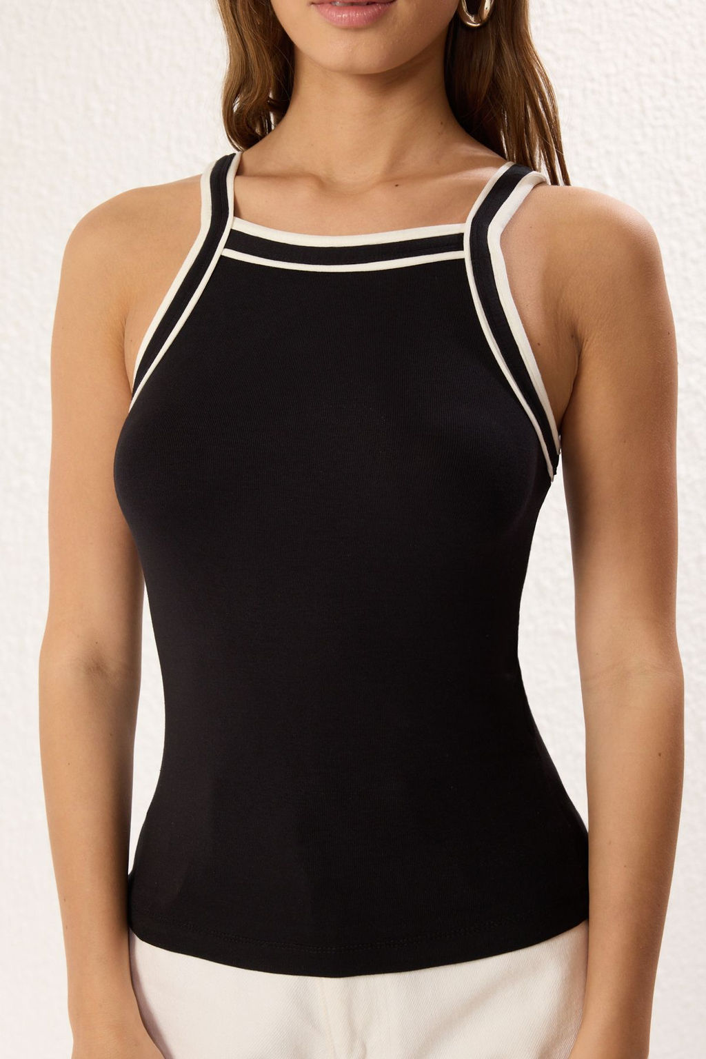 Siyah Fitted/Vucuda Oturan Halter yaka Fitilli Esnek Orme Atlet TWOSS25AL00011