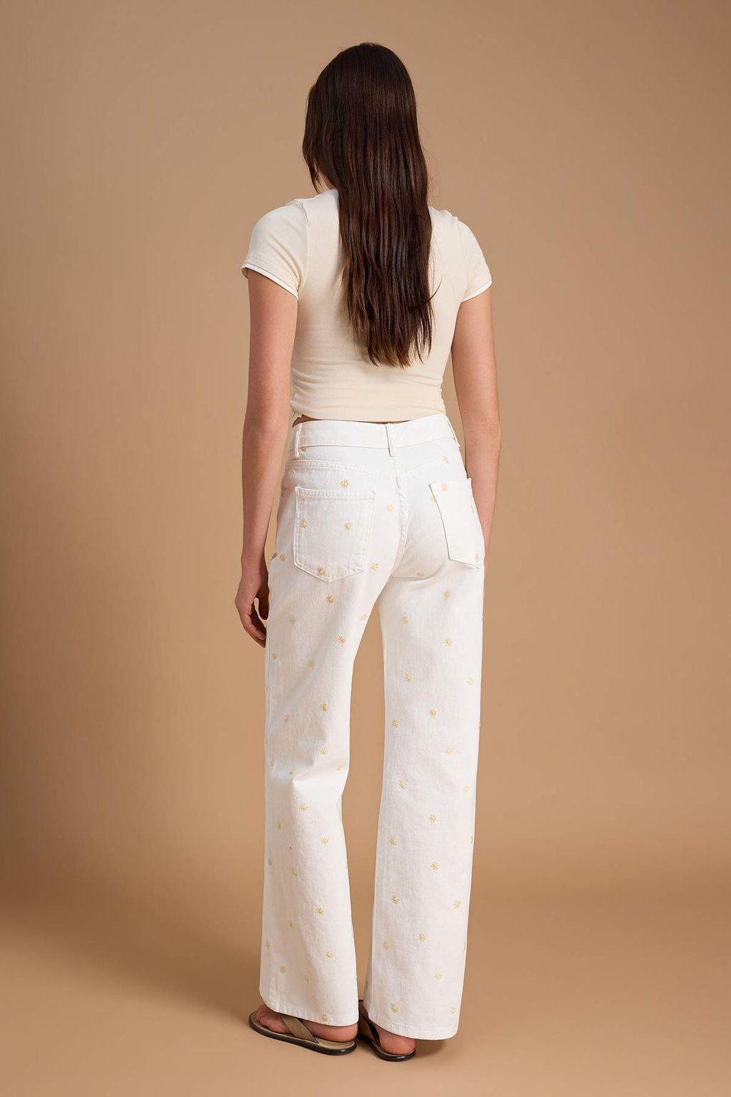 Beyaz Yuksek Bel Wide Leg Cicek Nak?sl? %100 Pamuklu Jeans TWOSS26JE00226 - Trendyolmilla фото 7