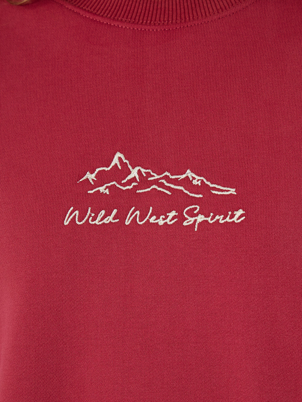 Свитшот женский красный с надписью Wild west spirit - Mark formelle фото 5