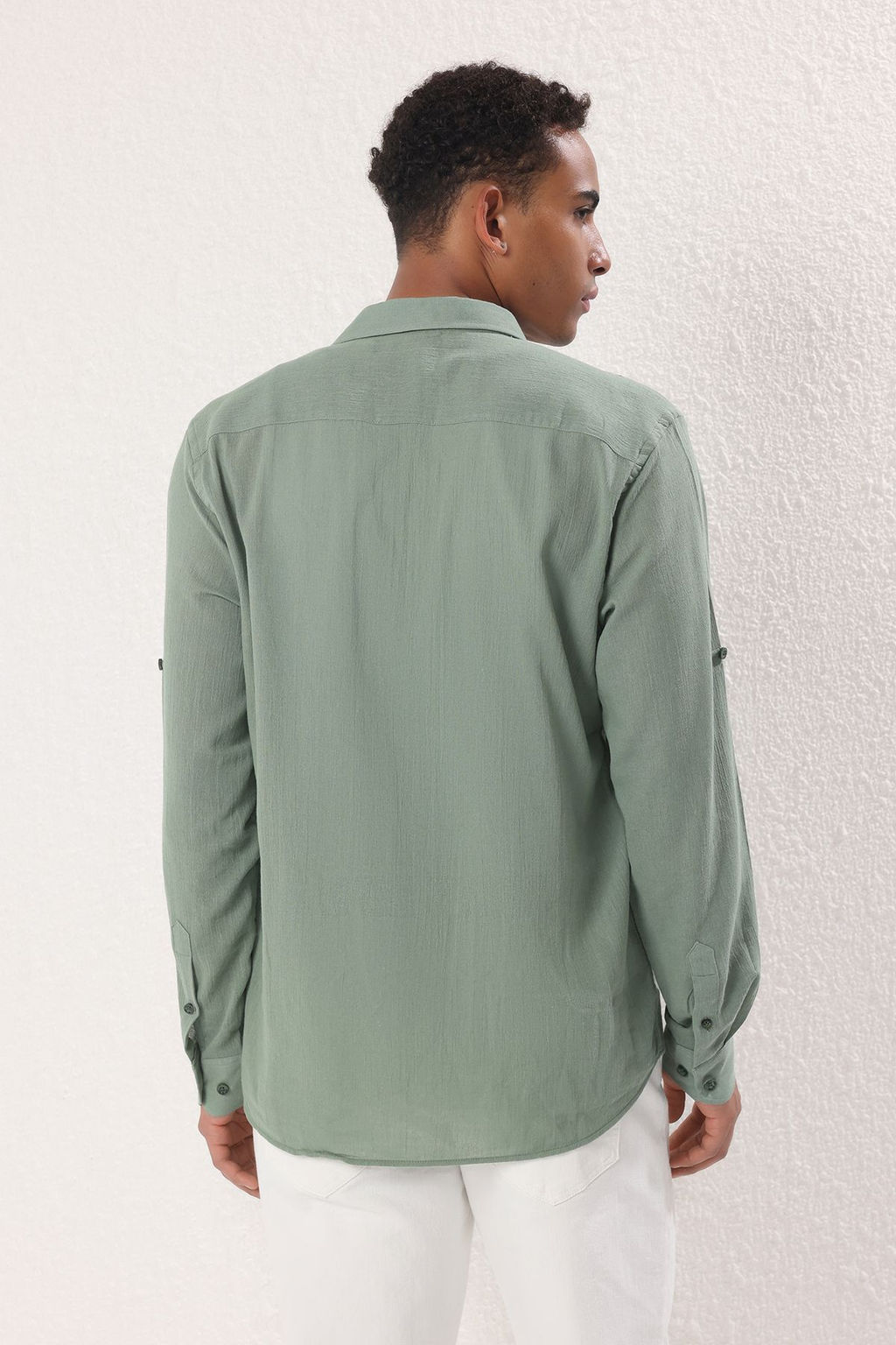 TRENDYOL MAN Haki Regular Fit Apoletli Burusuk Efektli Keten Gorunumlu Gomlek TMNSS23GO00061 - Trendyolmilla фото 4