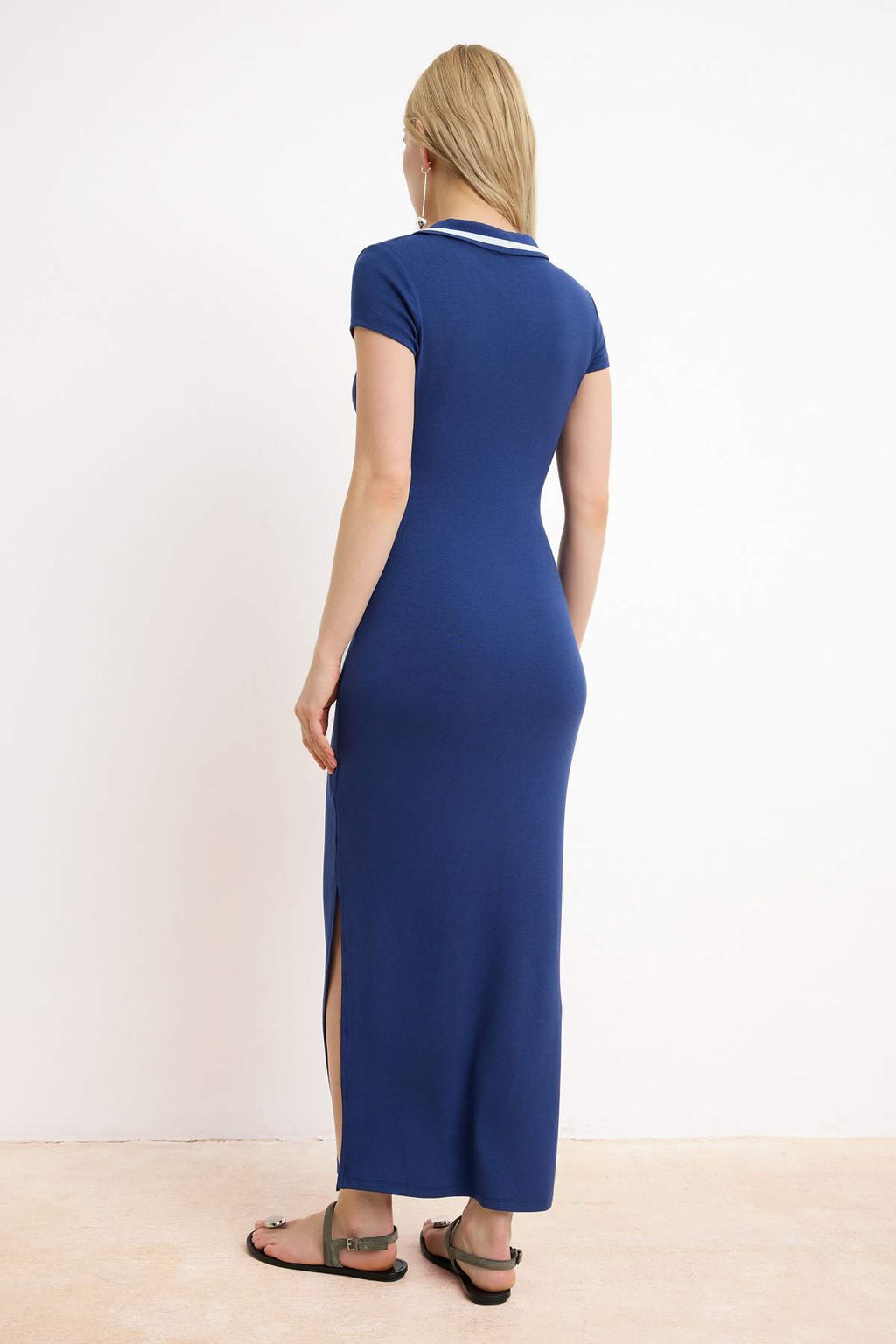 Lacivert Cizgili Bodycon V Yaka Ay Kol K?sa Kollu Maxi Yumusak Orme Elbise TWOSS26EL00257