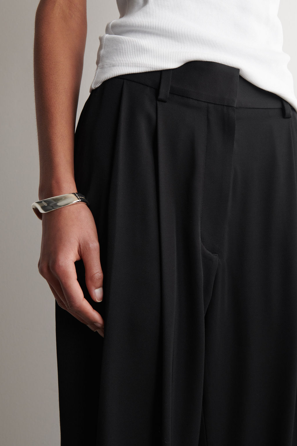 PANTAL?N GLOBO CON PINZAS EN TWILL - H&m фото 6