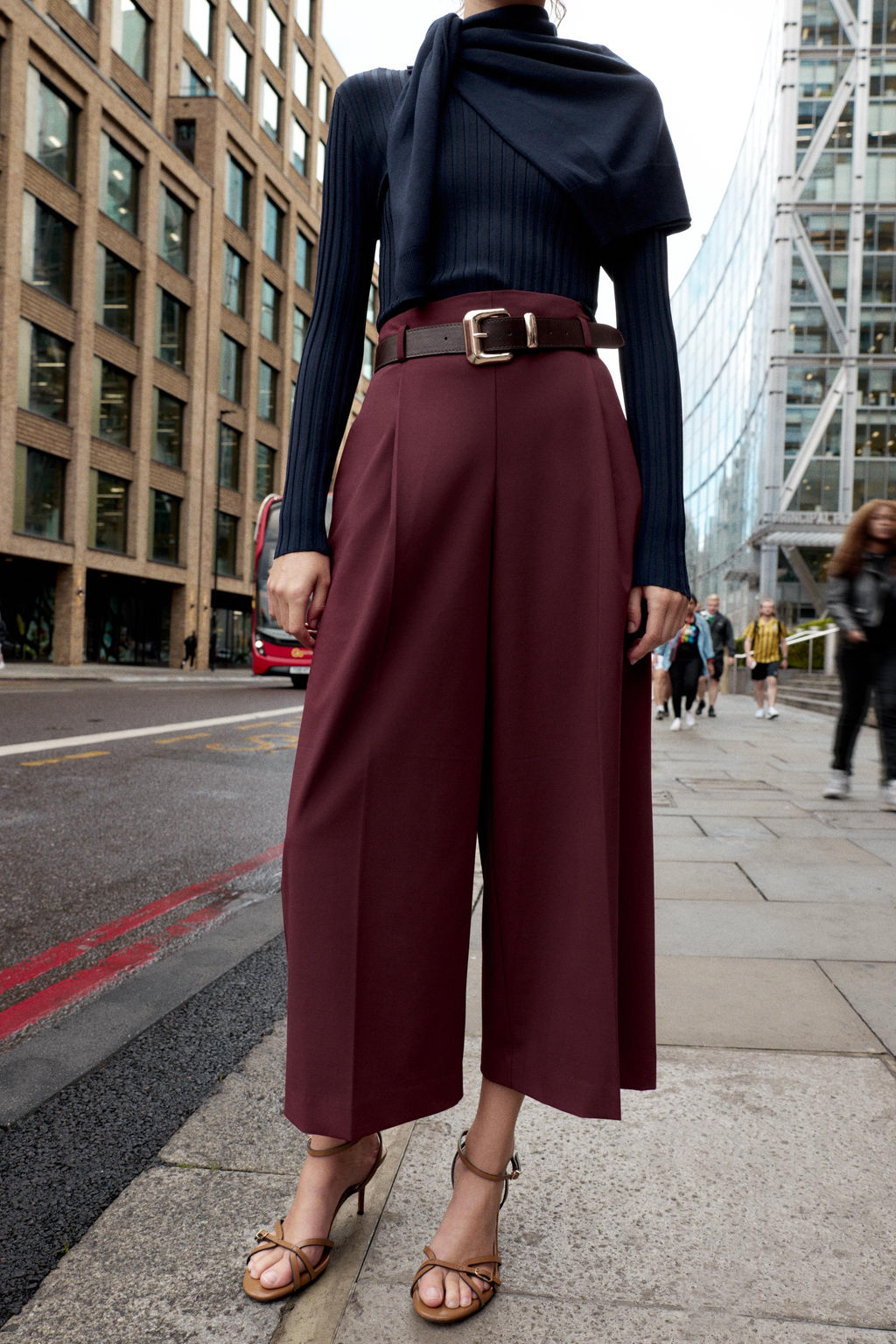 DARTED TROUSERS WITH BELT