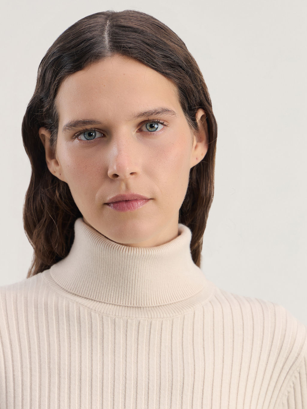 Базовая водолазка в рубчик из вискозы / Zarina  фото 6