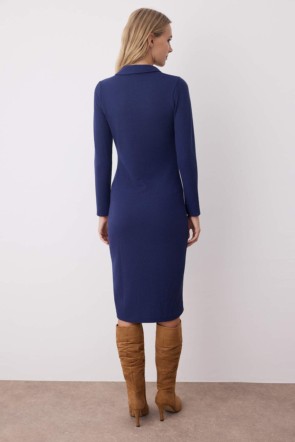 Lacivert Polo Yaka Bodycone/Vucuda Oturan Duz Dugme Detayl? Midi Orme Elbise TWOAW26EL00090