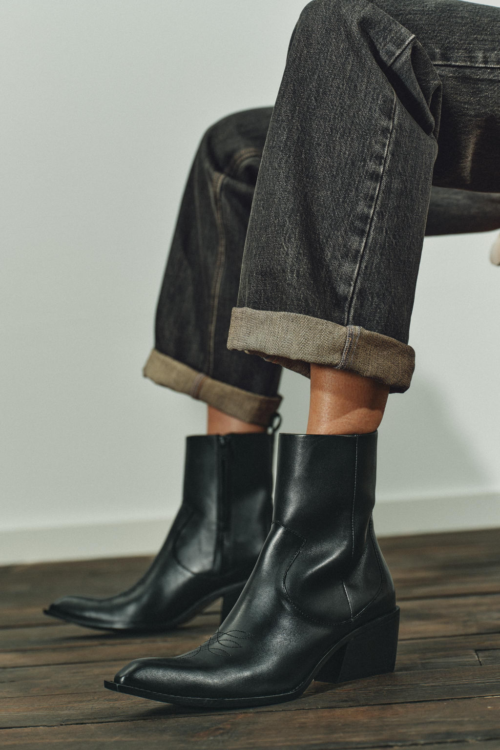 LEATHER COWBOY ANKLE BOOTS WITH TOPSTITCHING - Zara фото 2