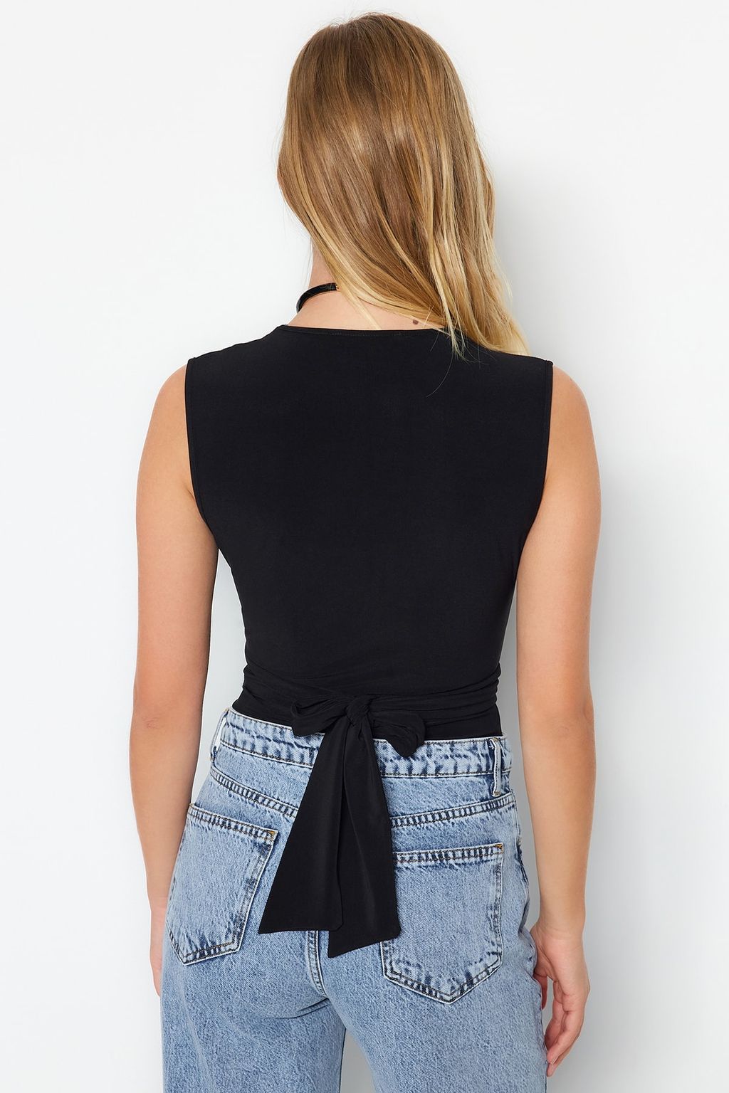 TRENDYOLMILLA Mavi Baglama Detayl? V Yaka Fitted/Vucuda Oturan Esnek C?tc?tl? Orme Body TWOSS23BD00055  фото 40