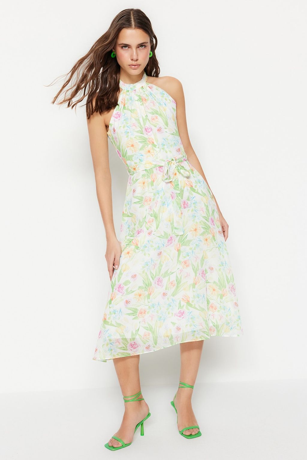 TRENDYOLMILLA Ekru Cicek Desenli Kusakl? A Kesim Halter Yaka Kolsuz Midi Astarl? Dokuma Elbise TWOSS20EL2536  фото 16