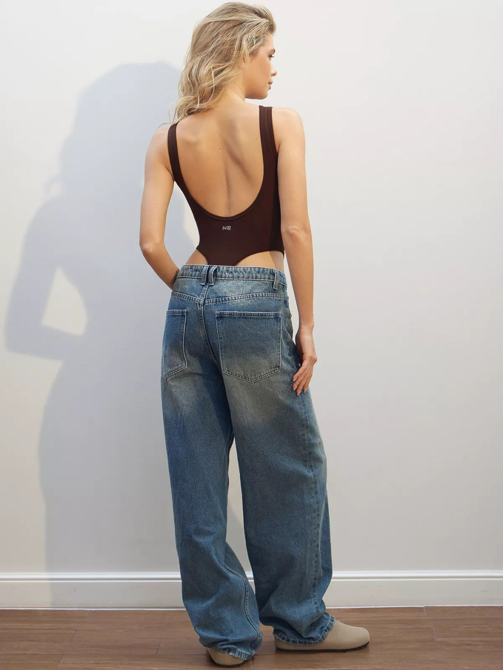 *Боди с фигурным вырезом по переду