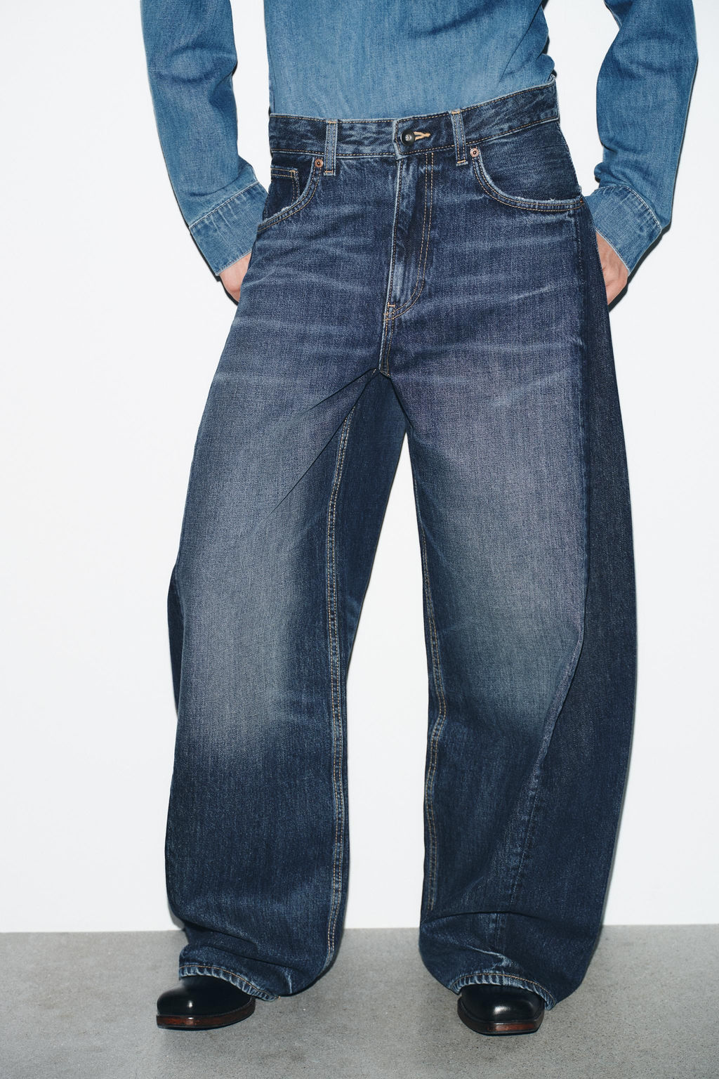HIGH-WAIST TRF OVERSIZE BALLOON JEANS - Zara фото 3