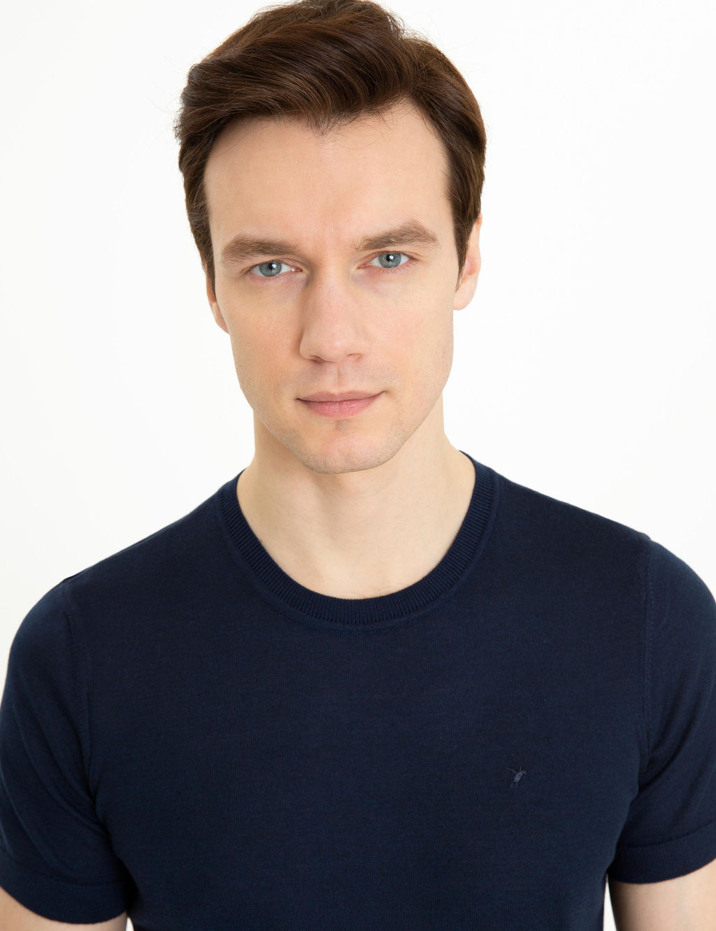 Темно-синяя приталенная трикотажная футболка с круглым вырезом - Cacharel фото 2