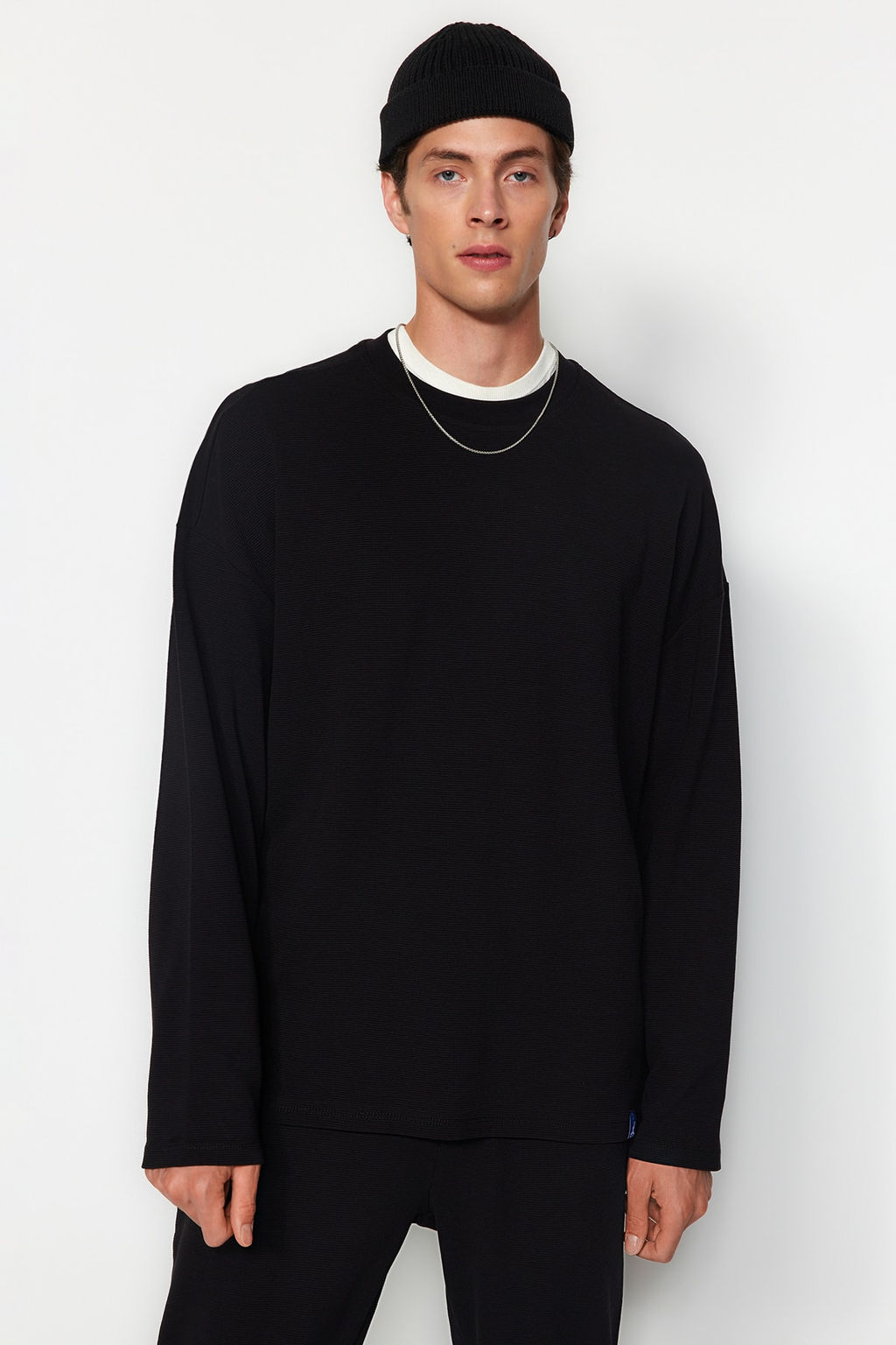TRENDYOL MAN Siyah Oversize/Genis Kesim Limited Edition Dokulu Etiket Detayl? Sweatshirt TMNAW24SW00073 - Trendyolmilla фото 4