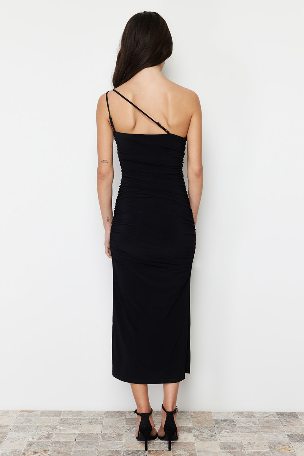 TRENDYOLMILLA Mor Aksesuar Gul Detayl? Buzgulu Bodycone/Vucuda Oturan Esnek Orme Midi Kalem Elbise TWOSS24EL00413