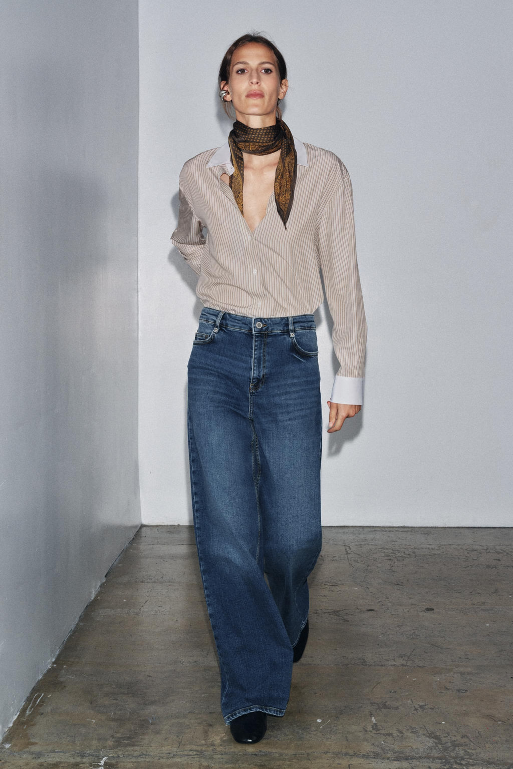 ZW COLLECTION HIGH-WAIST WIDE-LEG JEANS - Zara фото 4