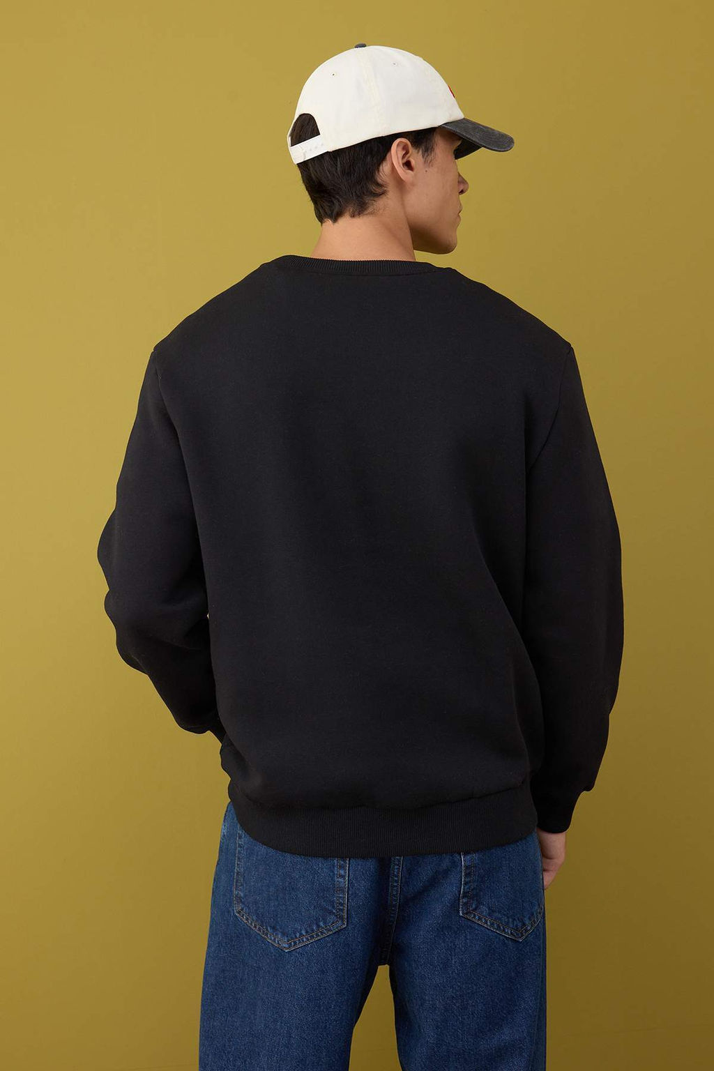 Siyah Regular/Normal Kesim Bisiklet Yaka Kal?n/Ici Sardonlu Sweatshirt TMNAW26SW00018 - Trendyolmilla фото 8