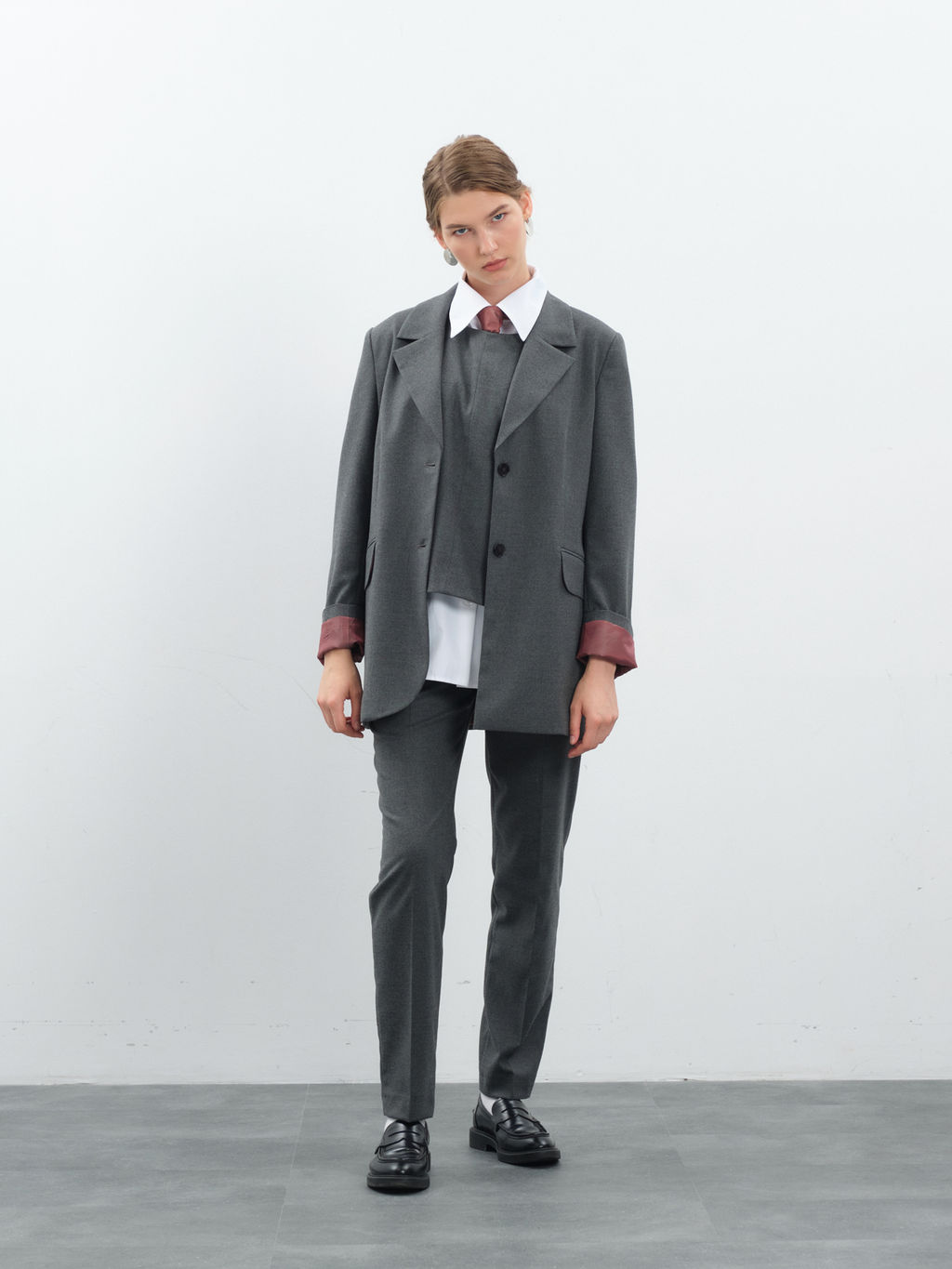 Серые зауженные брюки virele