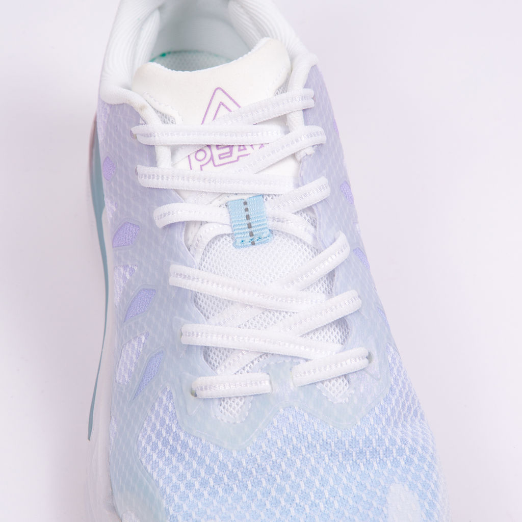 Кроссовки женские