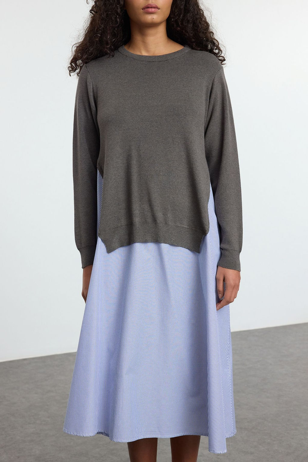 Antrasit _izgili Triko Garnili D_z Kesim Midi Dokuma Elbise TWOAW25EL00359 - Trendyolmilla фото 3