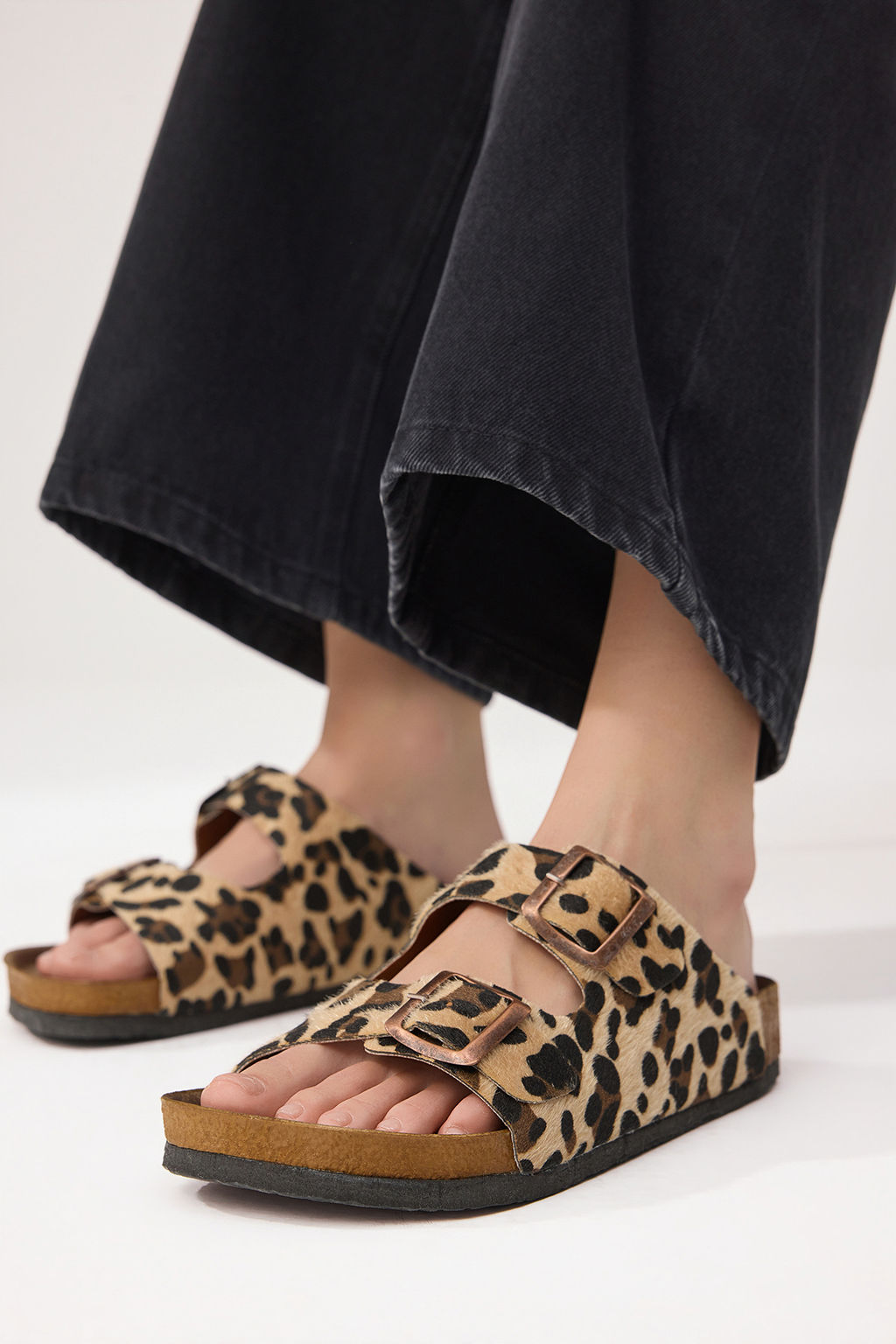 Trendyol Shoes Cok Renkli Leopar Desenli Kahverengi Cift Tokal? Kad?n Terlik TAKSS24TE00004 - Trendyolmilla фото 17